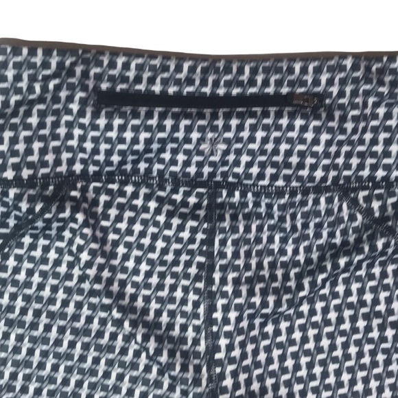 Athleta Black & White Checked Crop Leggings Size S. - Picture 9 of 9